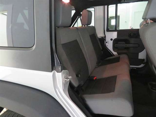 Jeep Wrangler Unlimited 2010 photo 14